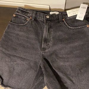 Size 12 women’s Dad shorts. Abercrombie